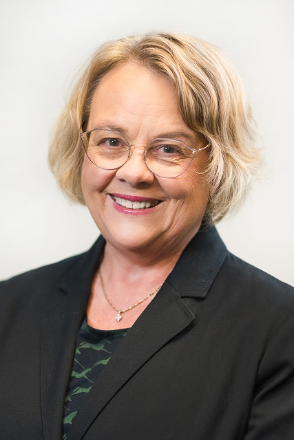 Elizabeth Shearer headshot